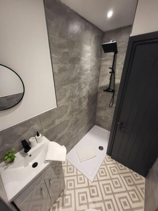 Beautiful Flat On Breck Road Daire Liverpool Dış mekan fotoğraf